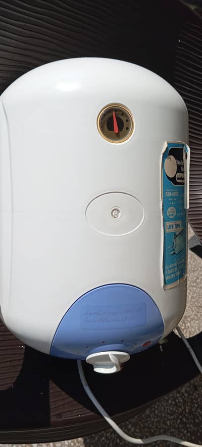 Electric Geyser Boss Company 10 Litters in Excellent Condition