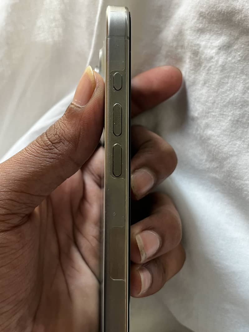 Apple iPhone 15 Pro Max 2