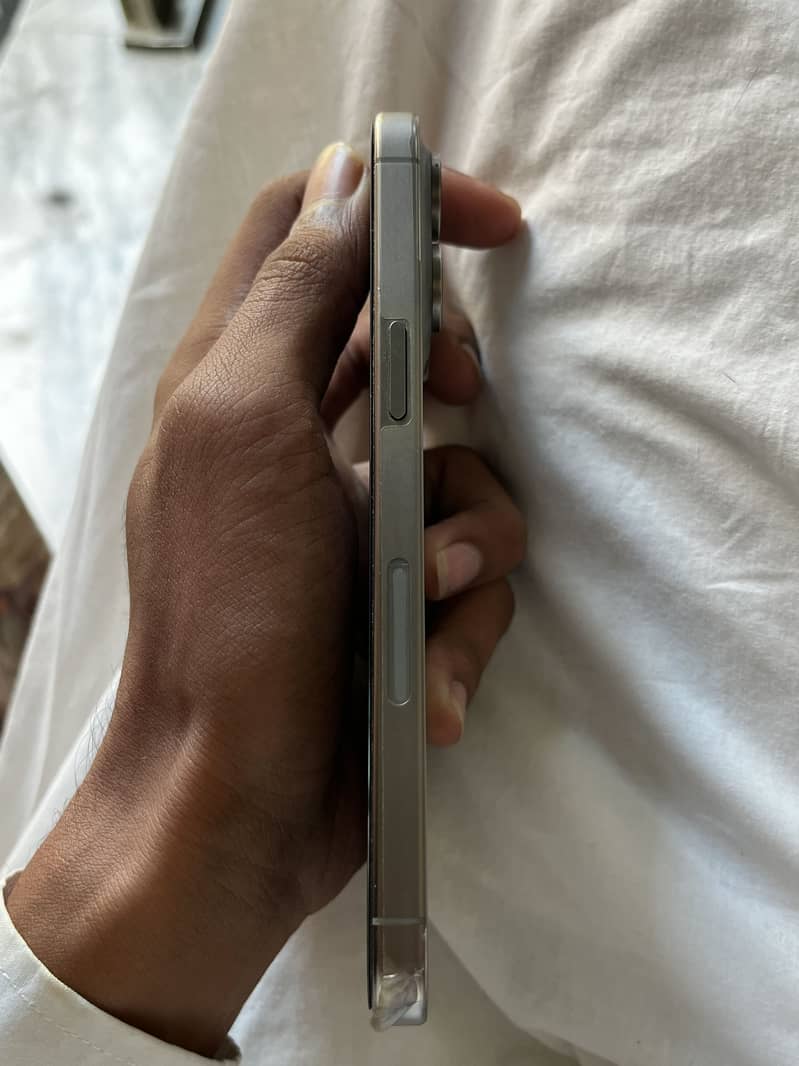 Apple iPhone 15 Pro Max 3