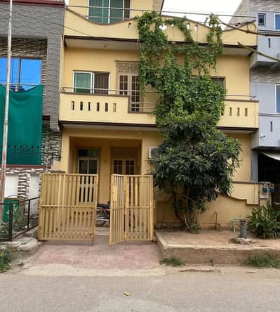 G 13 4.4 MARLA TRIPLE STORY HOUSE AVAILABLE FOR SALE