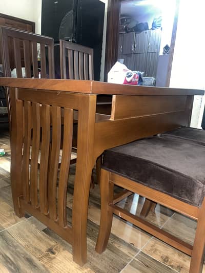 Brand New Dining Table Set with 4 Chairs – Unused