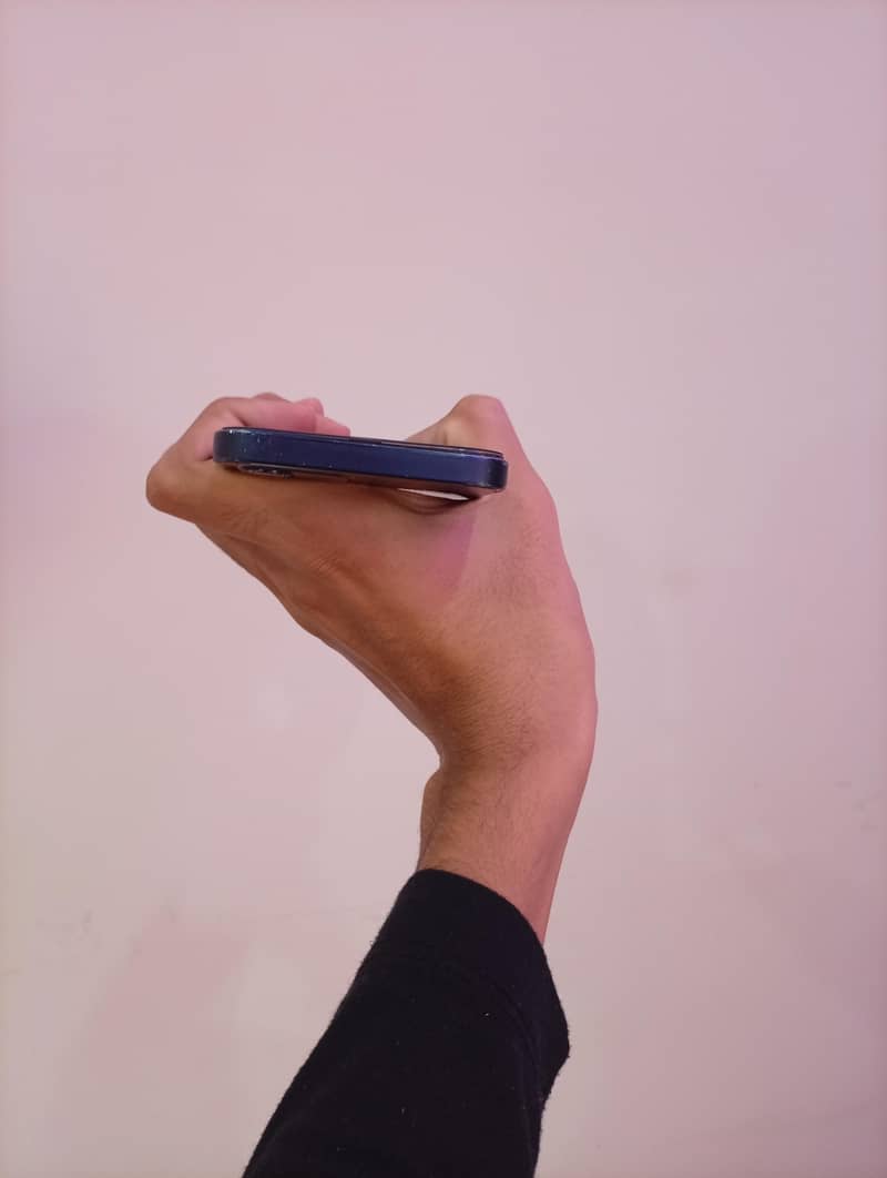 iPhone 12. (EXCHANGE POSSIBLE) 3