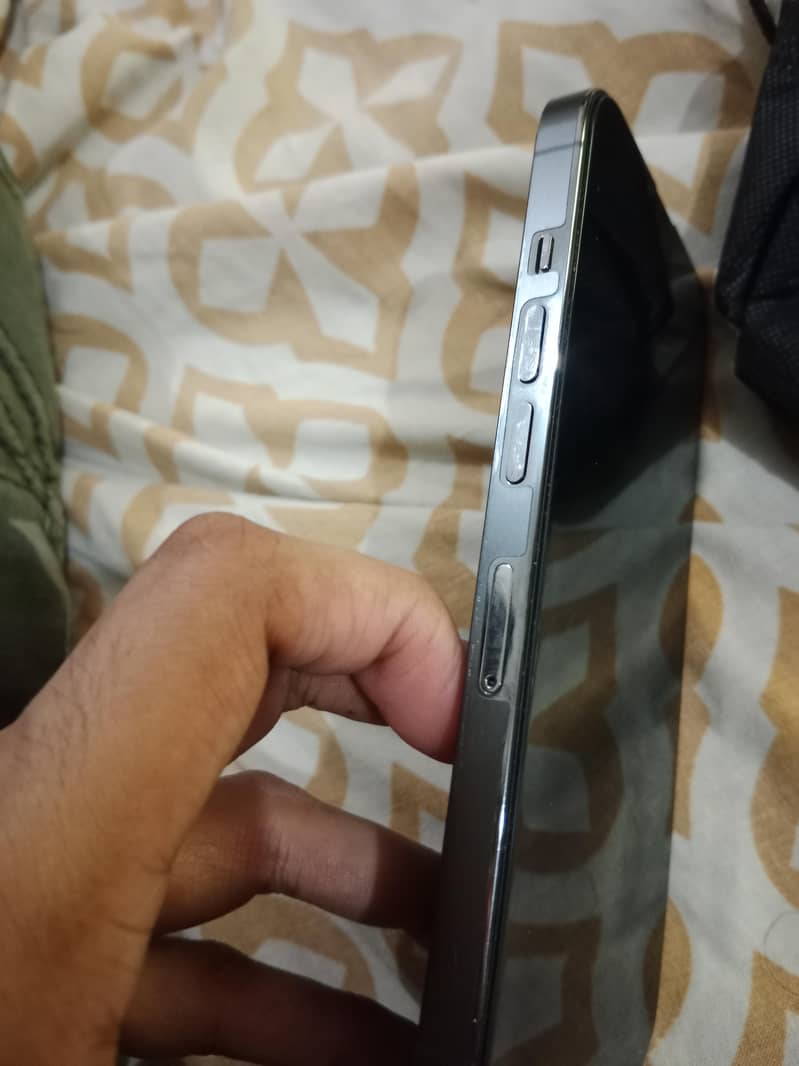 Apple iPhone 13 Pro 2