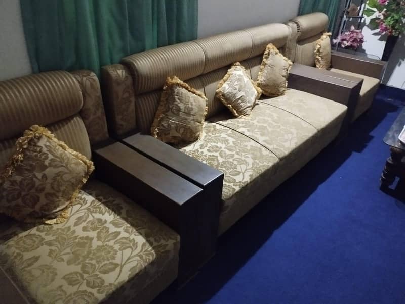 7 seater sofa 0