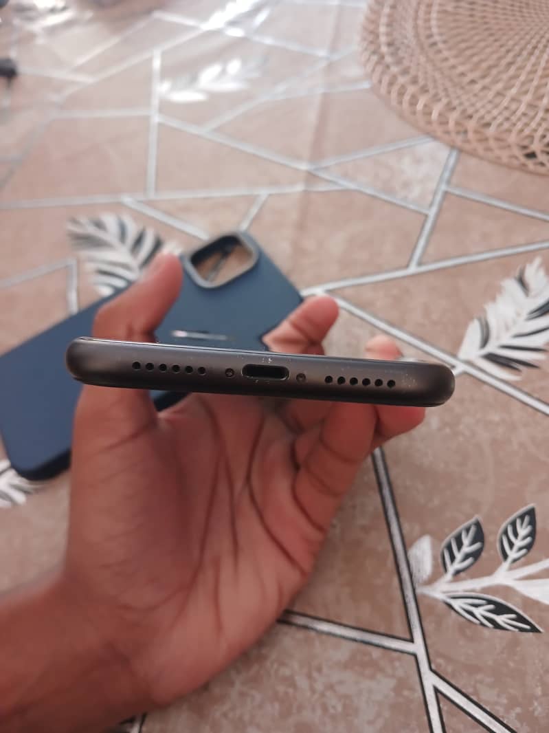 Apple iPhone 11 6