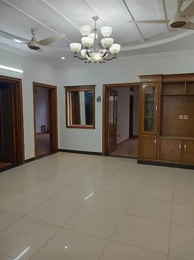 30*60 Well-Maintained 7 Marla House for sale In Prime G-13 Islamabad