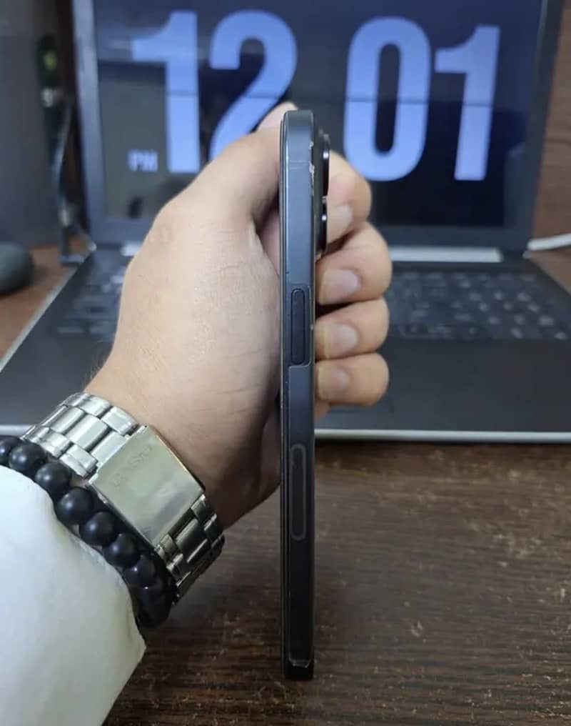 Apple iPhone 15 4