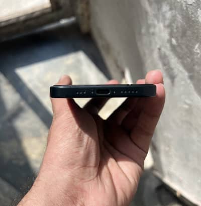 Apple iPhone 16