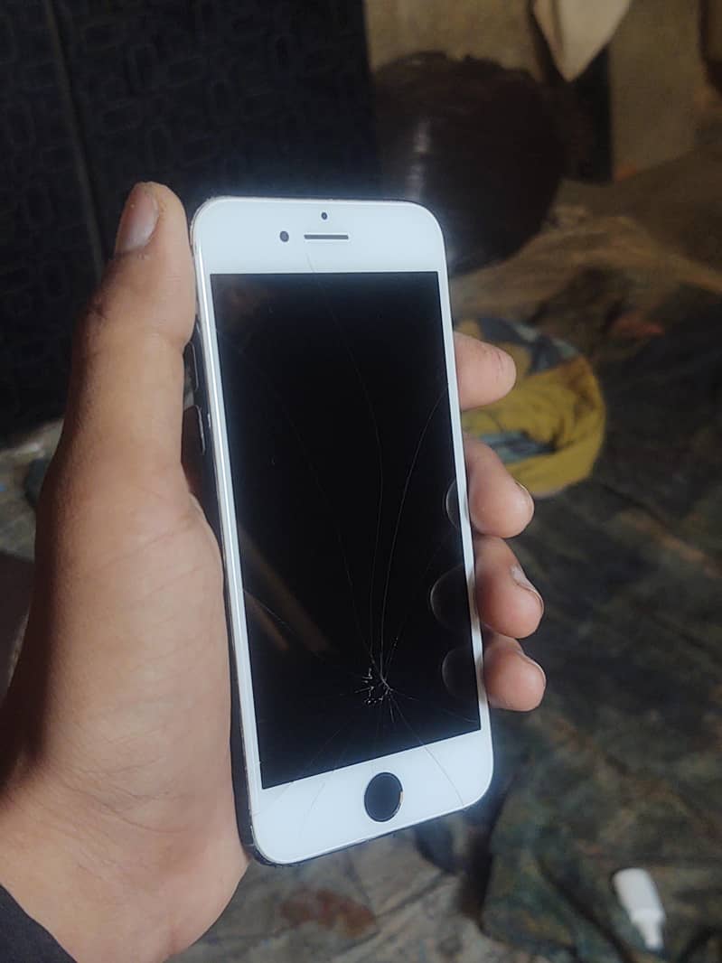 Apple iPhone 7 0