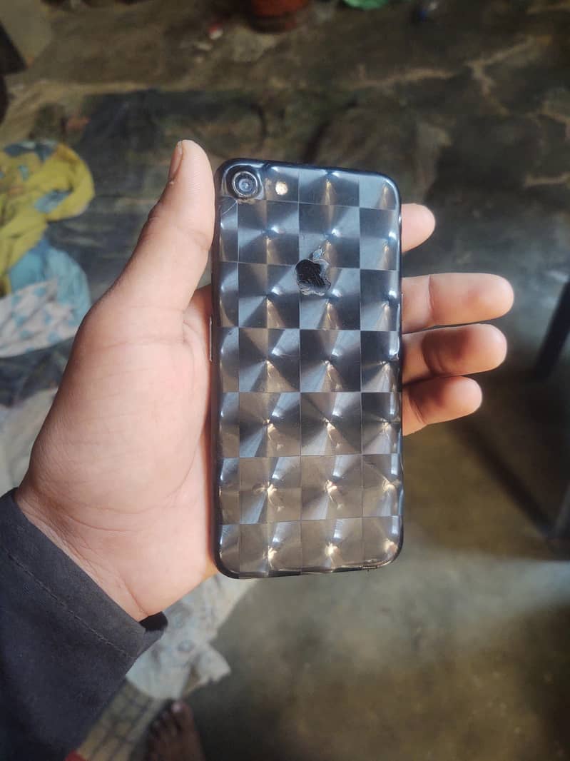 Apple iPhone 7 2