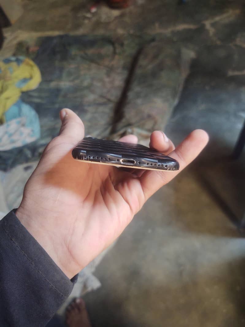 Apple iPhone 7 3