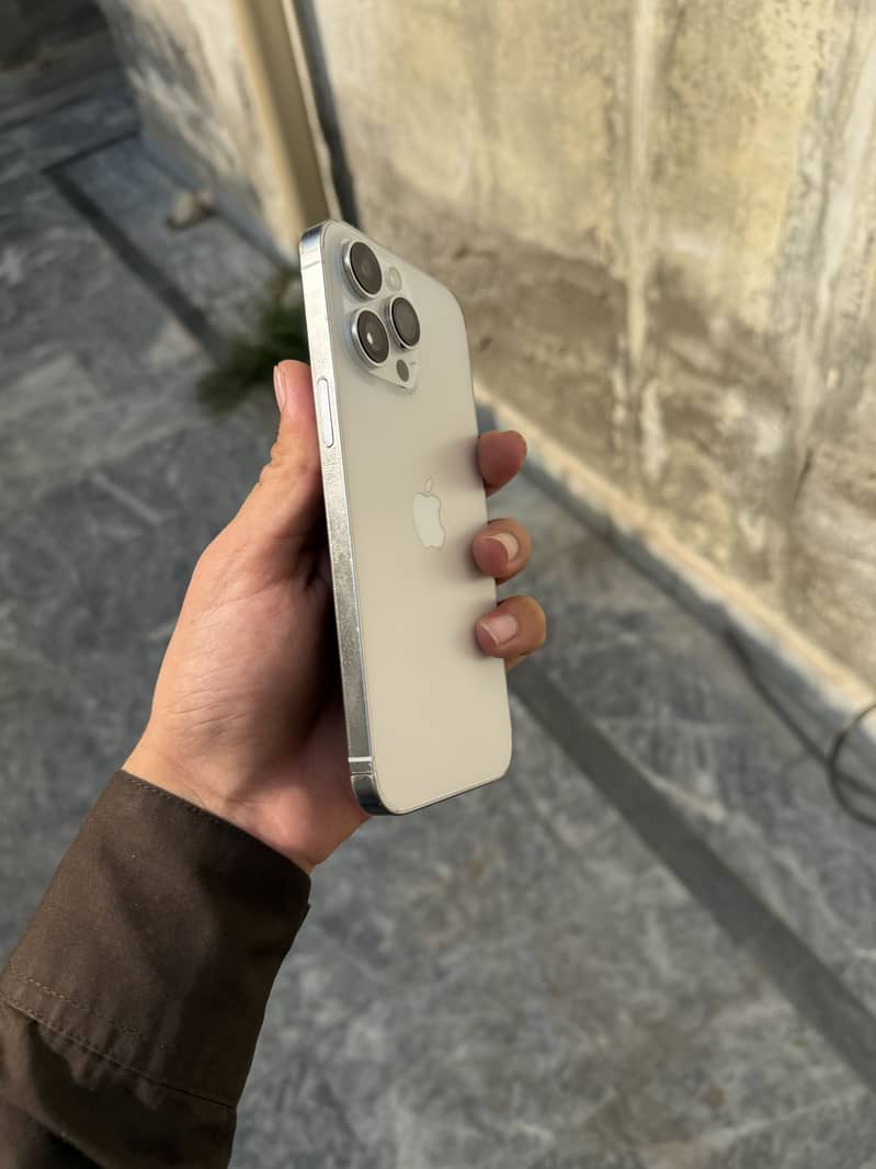 Apple iPhone 14 Pro Max 4
