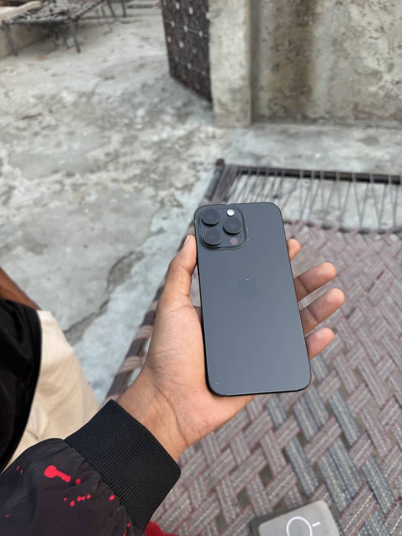 Apple iPhone 15 Pro Max 3