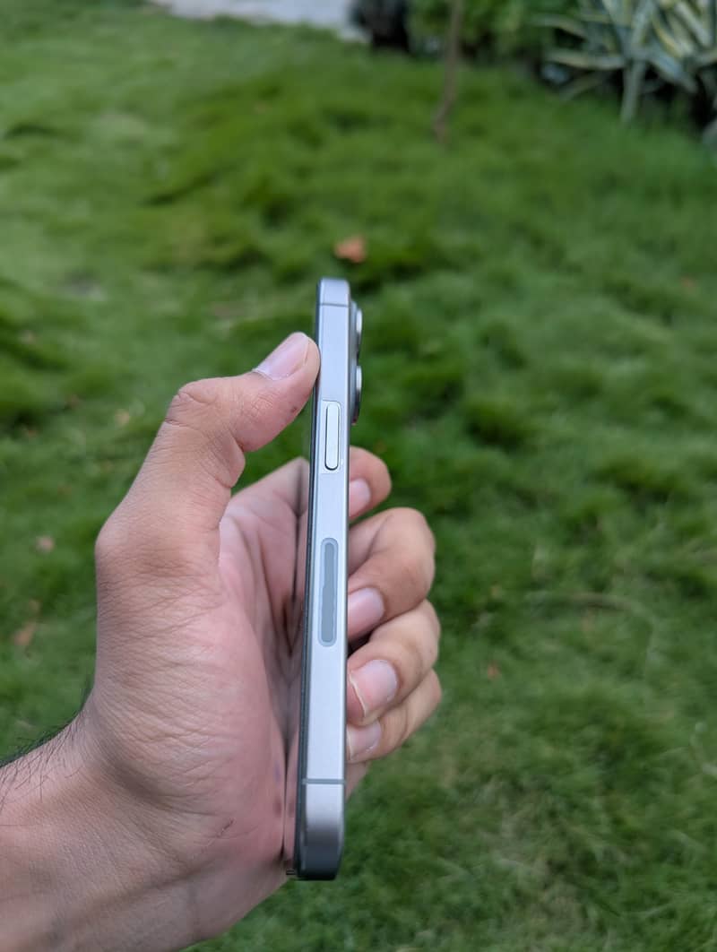 Apple iPhone 15 Pro 1