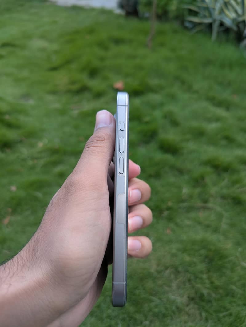 Apple iPhone 15 Pro 2