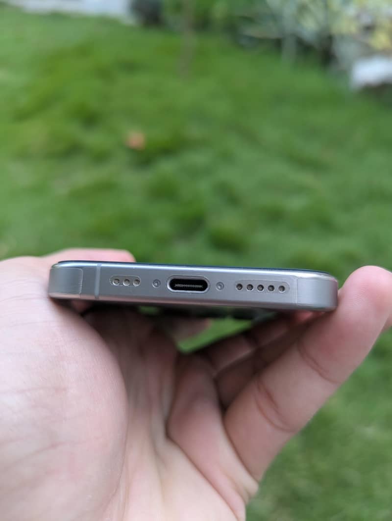 Apple iPhone 15 Pro 4