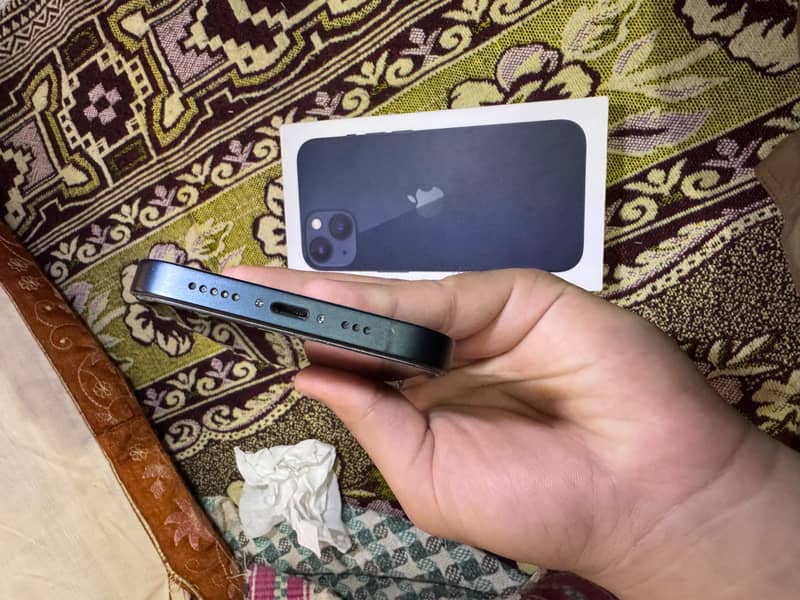 Apple iPhone 13 5