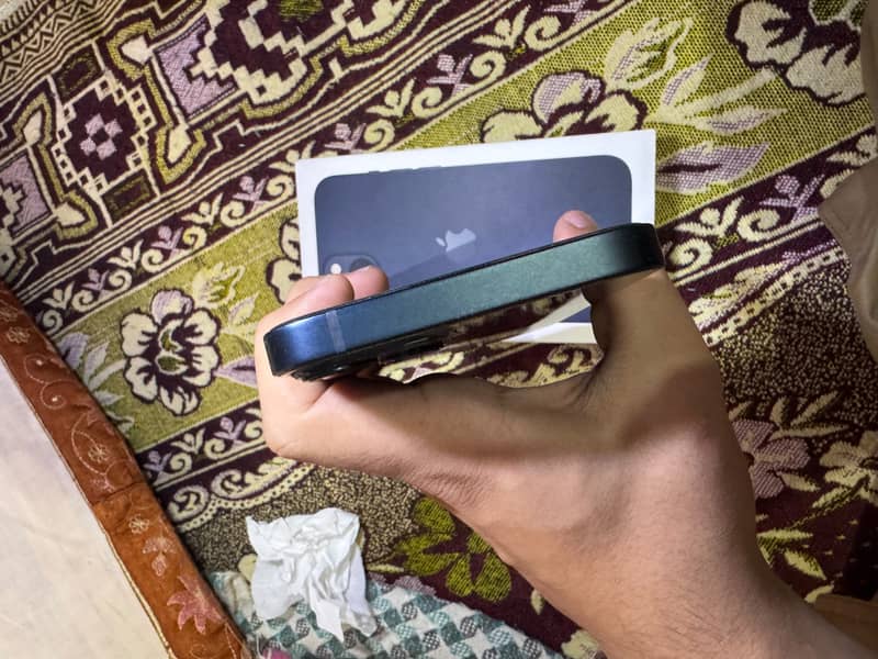 Apple iPhone 13 6