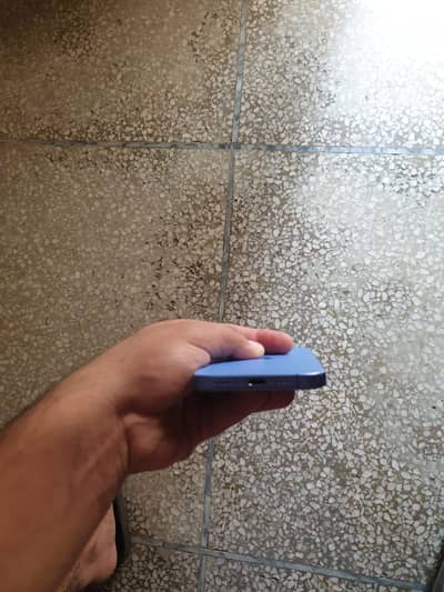 Apple iPhone 16