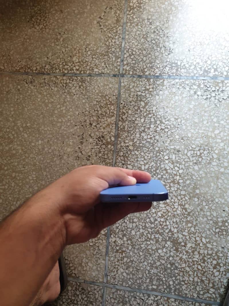 Apple iPhone 16 0