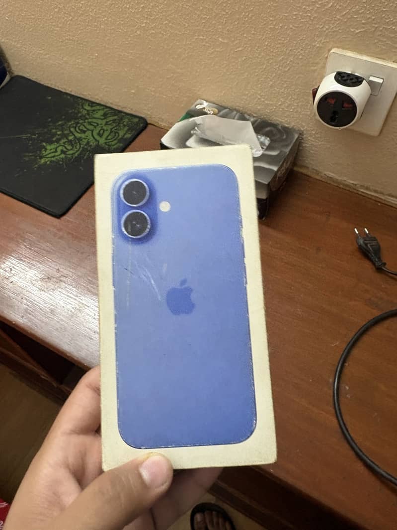 Apple iPhone 16 5