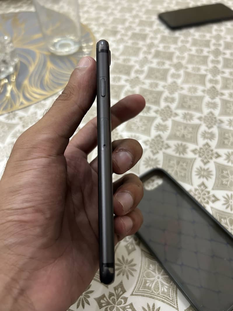 Apple iPhone 8 3