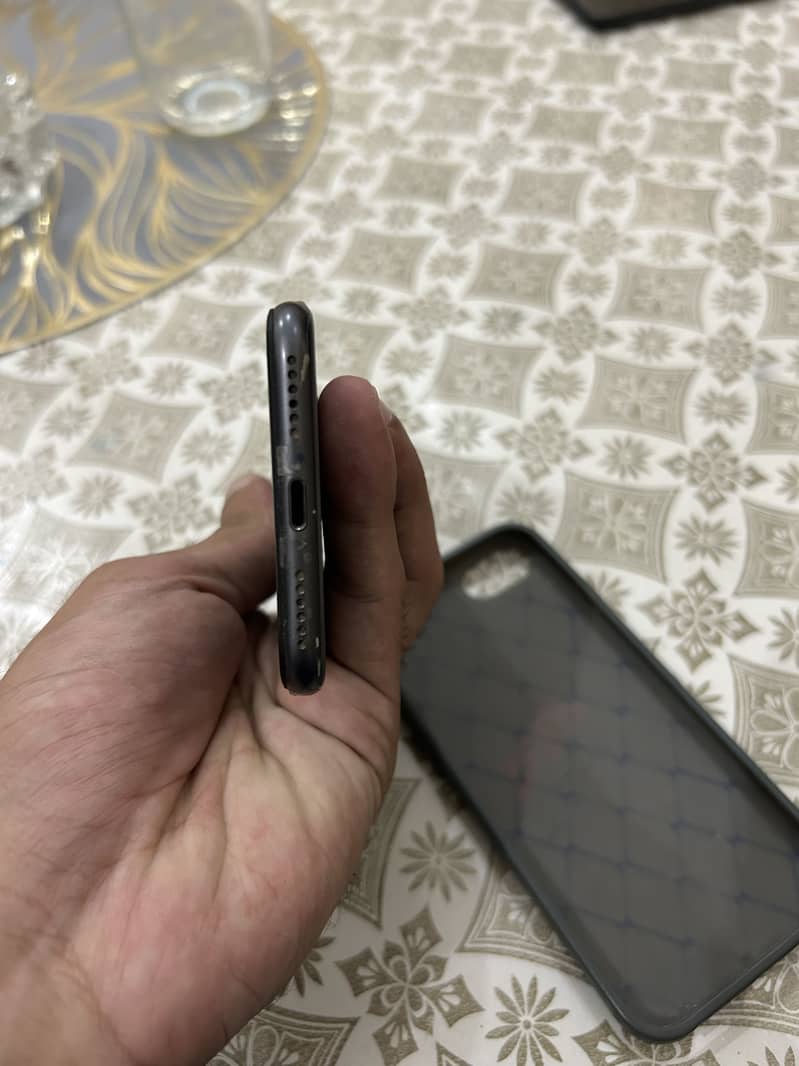 Apple iPhone 8 4