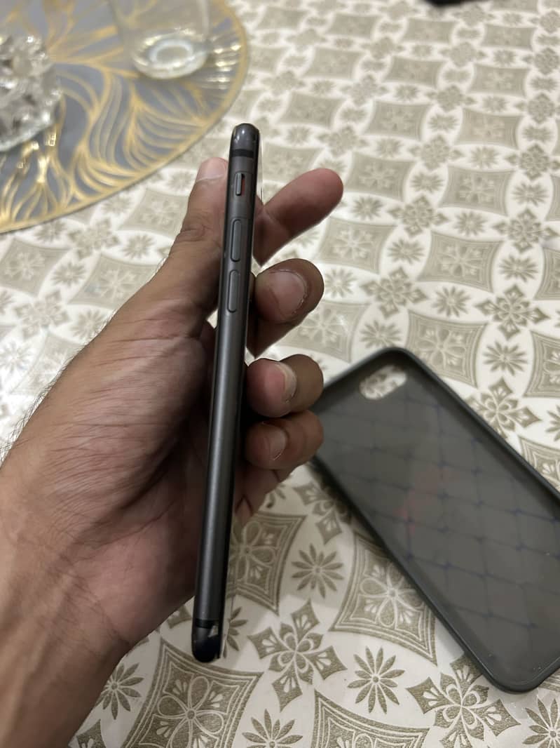 Apple iPhone 8 5