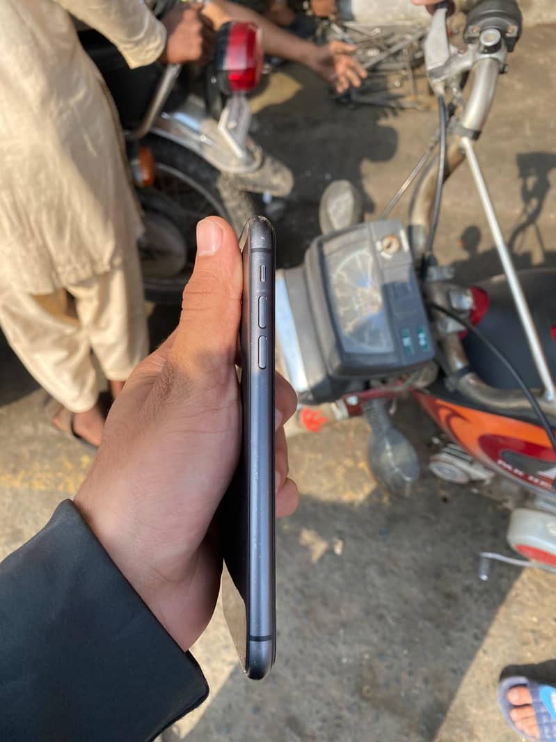 Apple iPhone 11 1