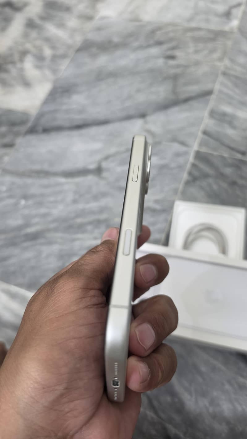 Apple iPhone 17 Pro Max 2