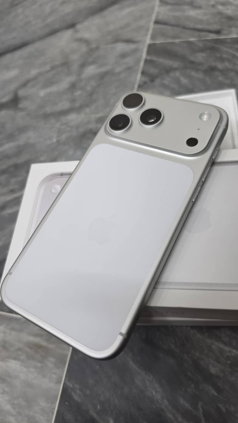 Apple iPhone 17 Pro Max 5