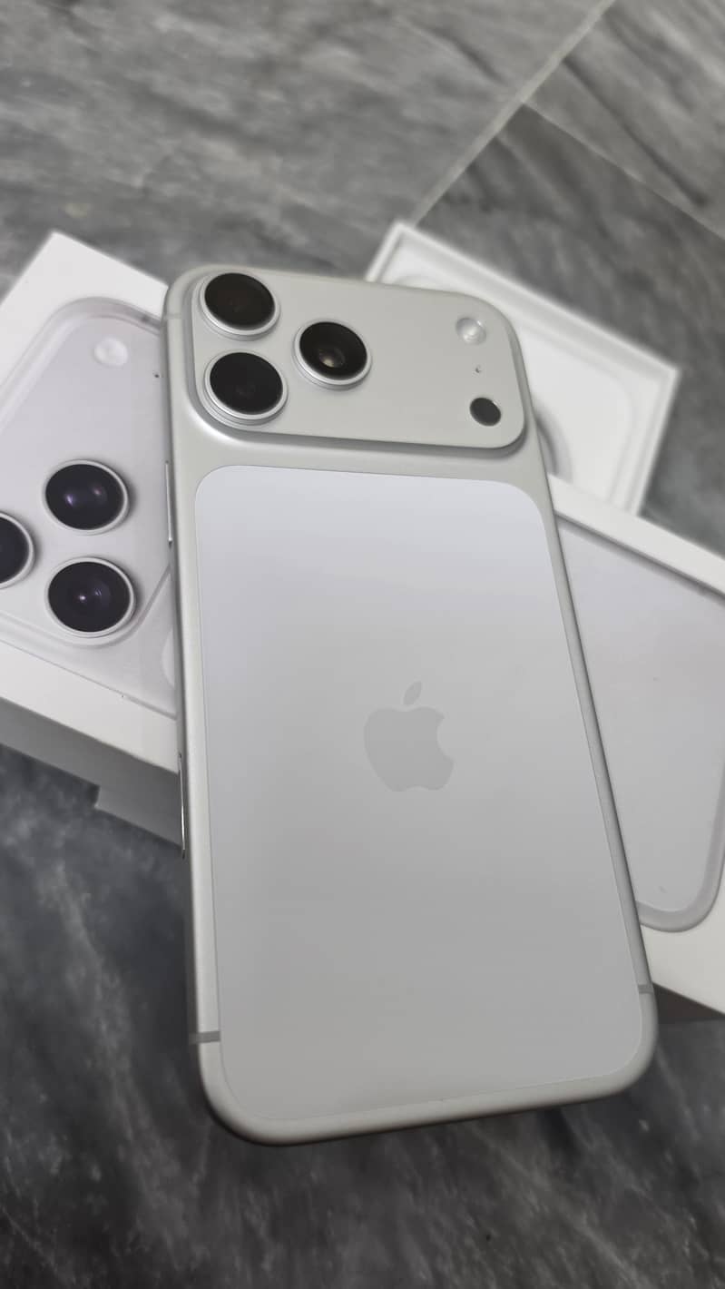 Apple iPhone 17 Pro Max 6