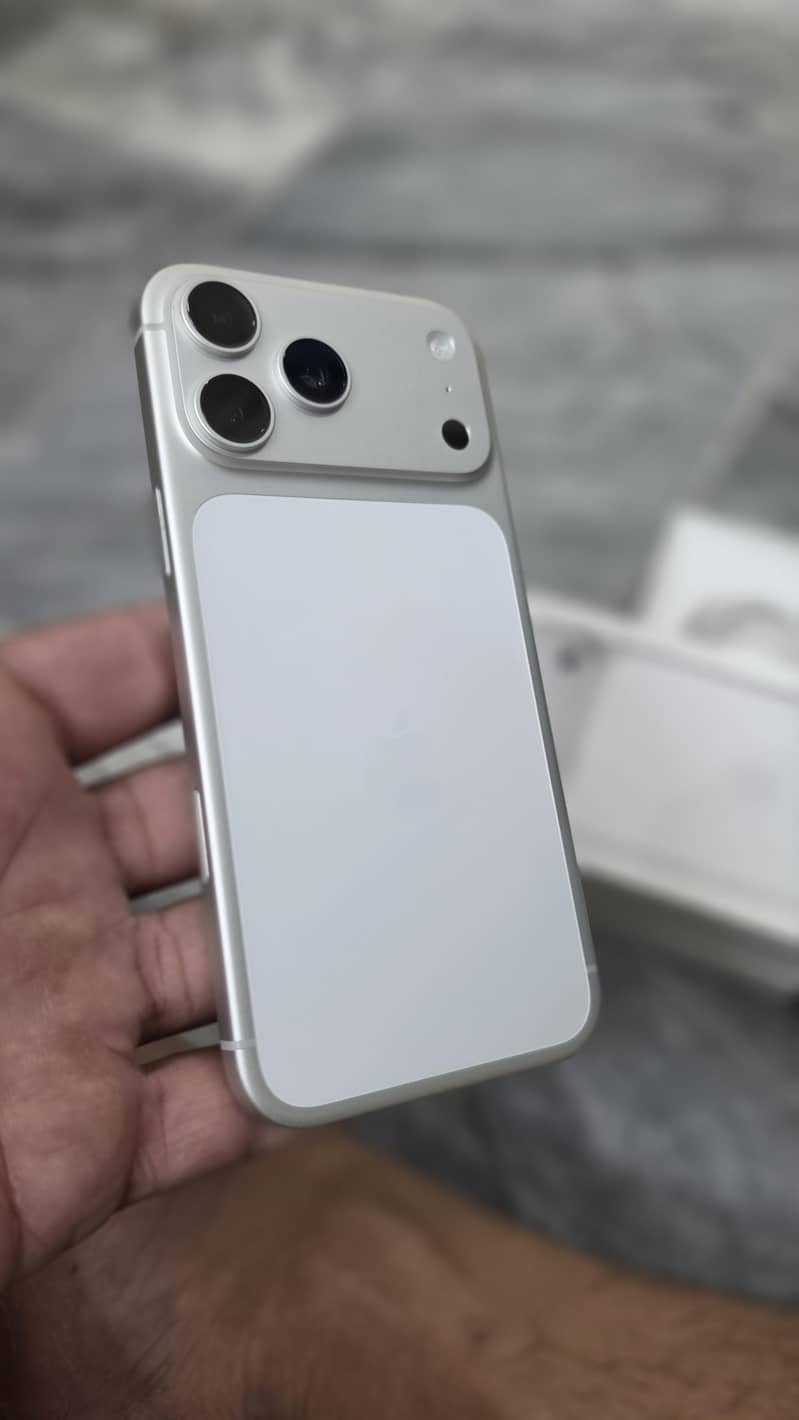 Apple iPhone 17 Pro Max 7