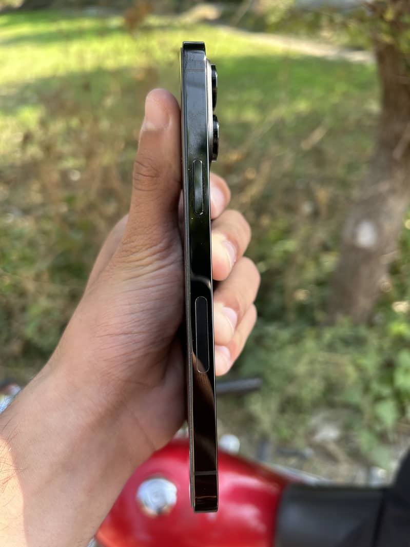 Apple iPhone 14 Pro Max 0