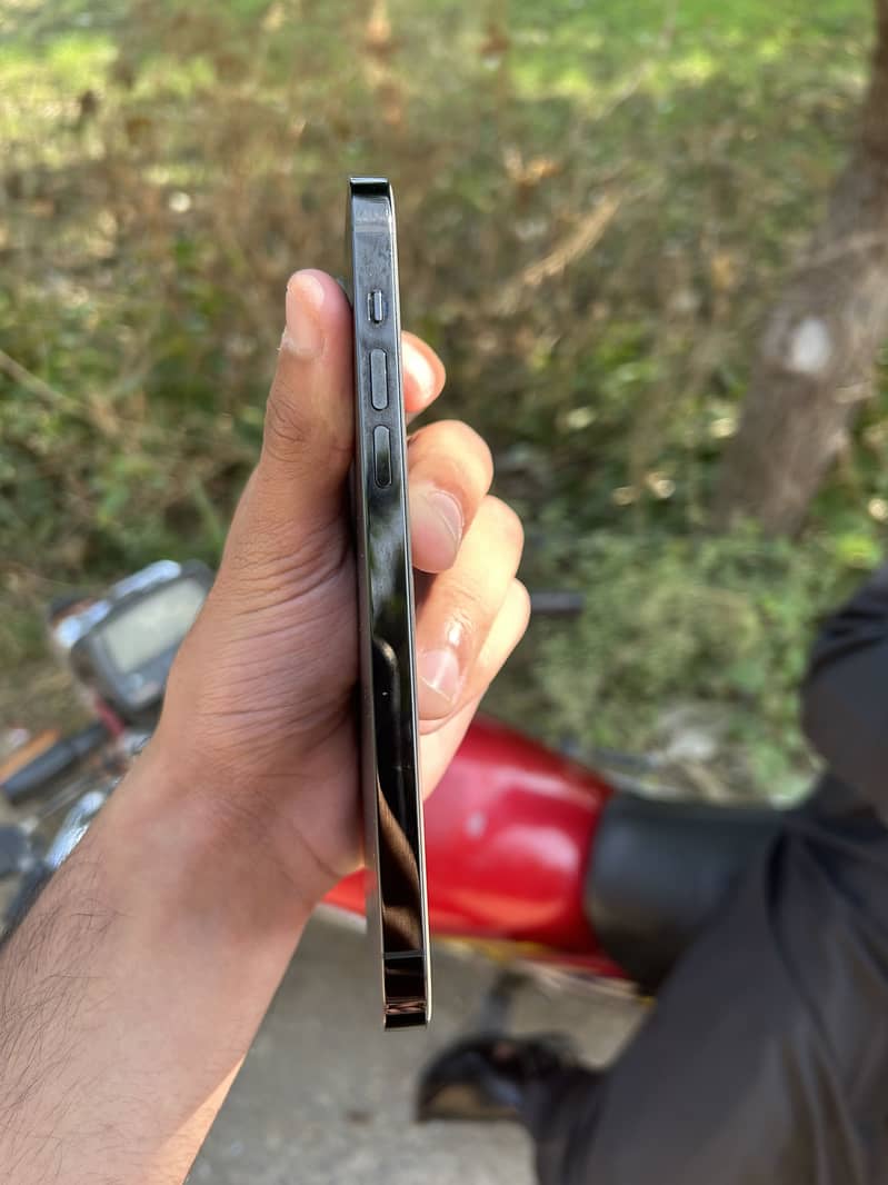 Apple iPhone 14 Pro Max 1