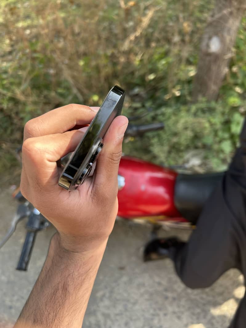Apple iPhone 14 Pro Max 3