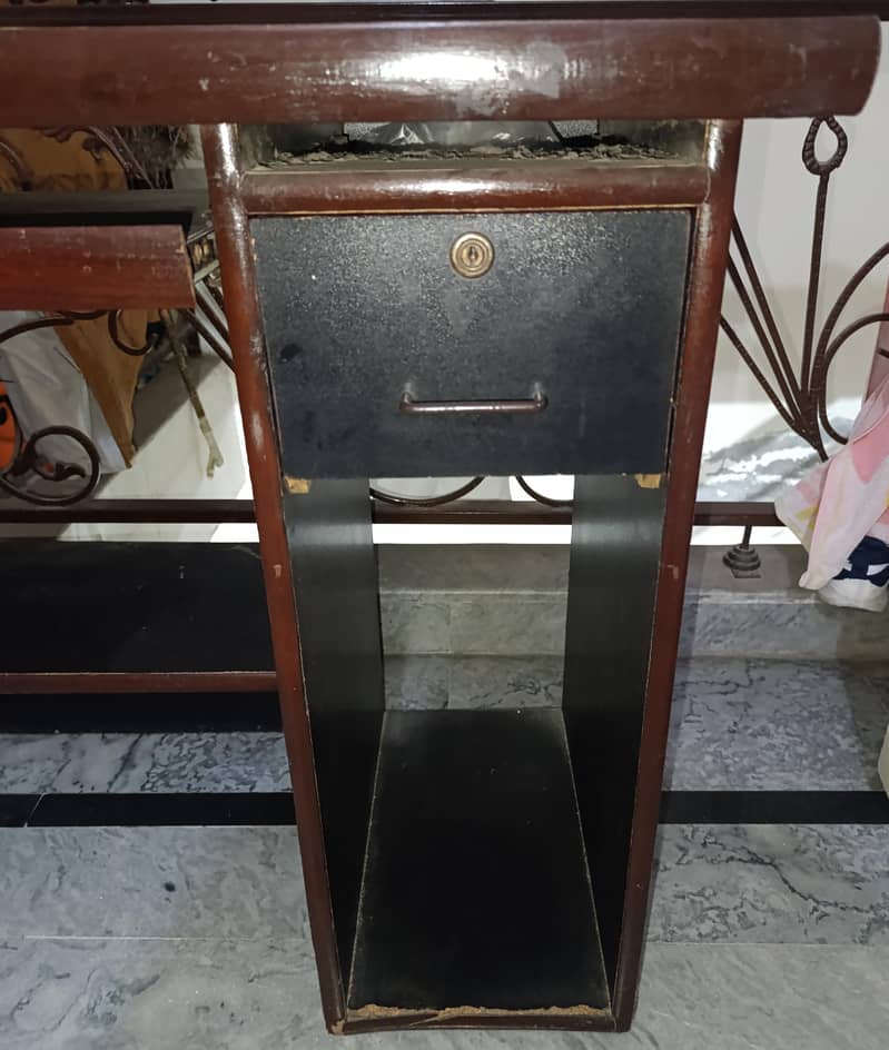 Computer and Study Table 1
