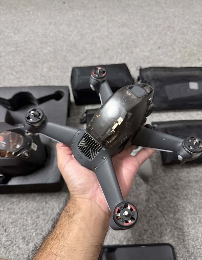 DJI FPV with Goggles 5