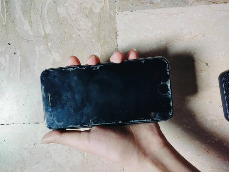 Apple iPhone 8 1
