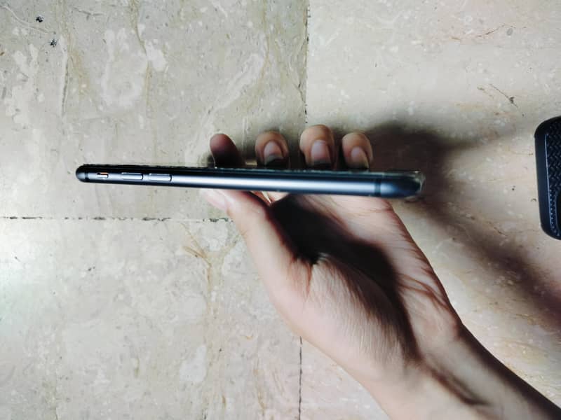 Apple iPhone 8 3