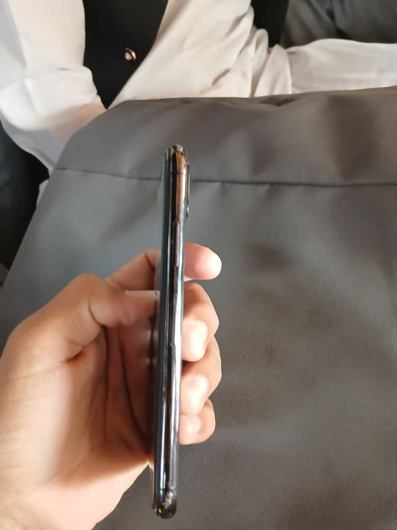 Apple iPhone X 2