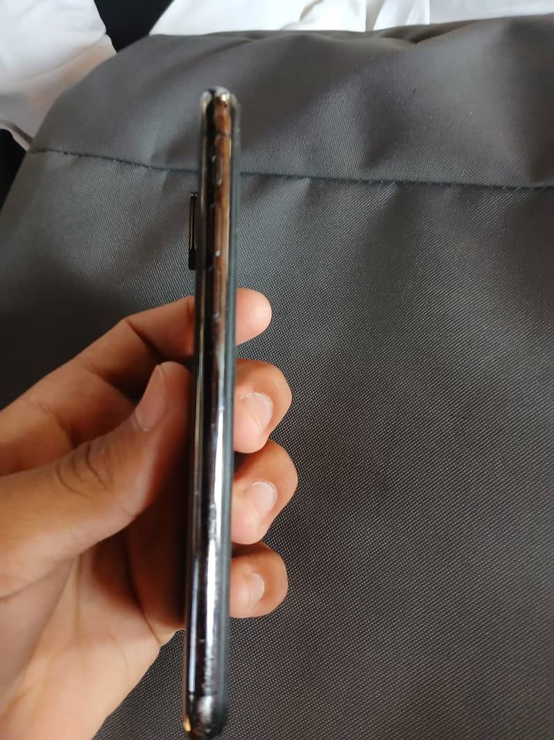 Apple iPhone X 5