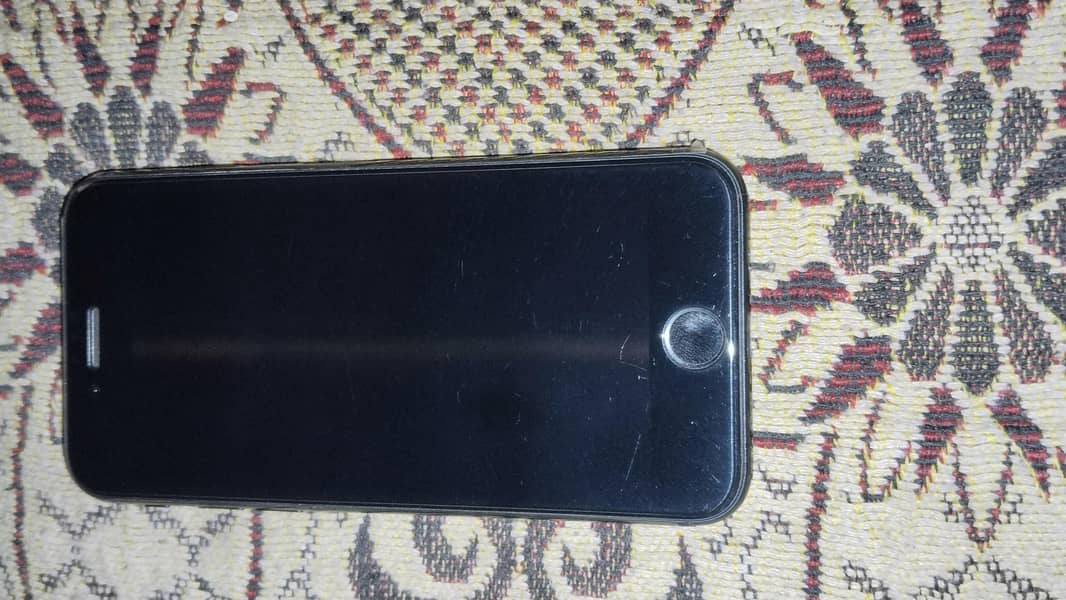 Apple iPhone SE 2022(3rd generation) 1