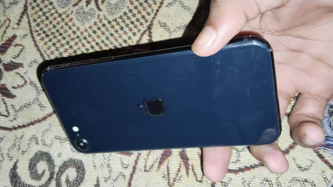Apple iPhone SE 2022(3rd generation) 2