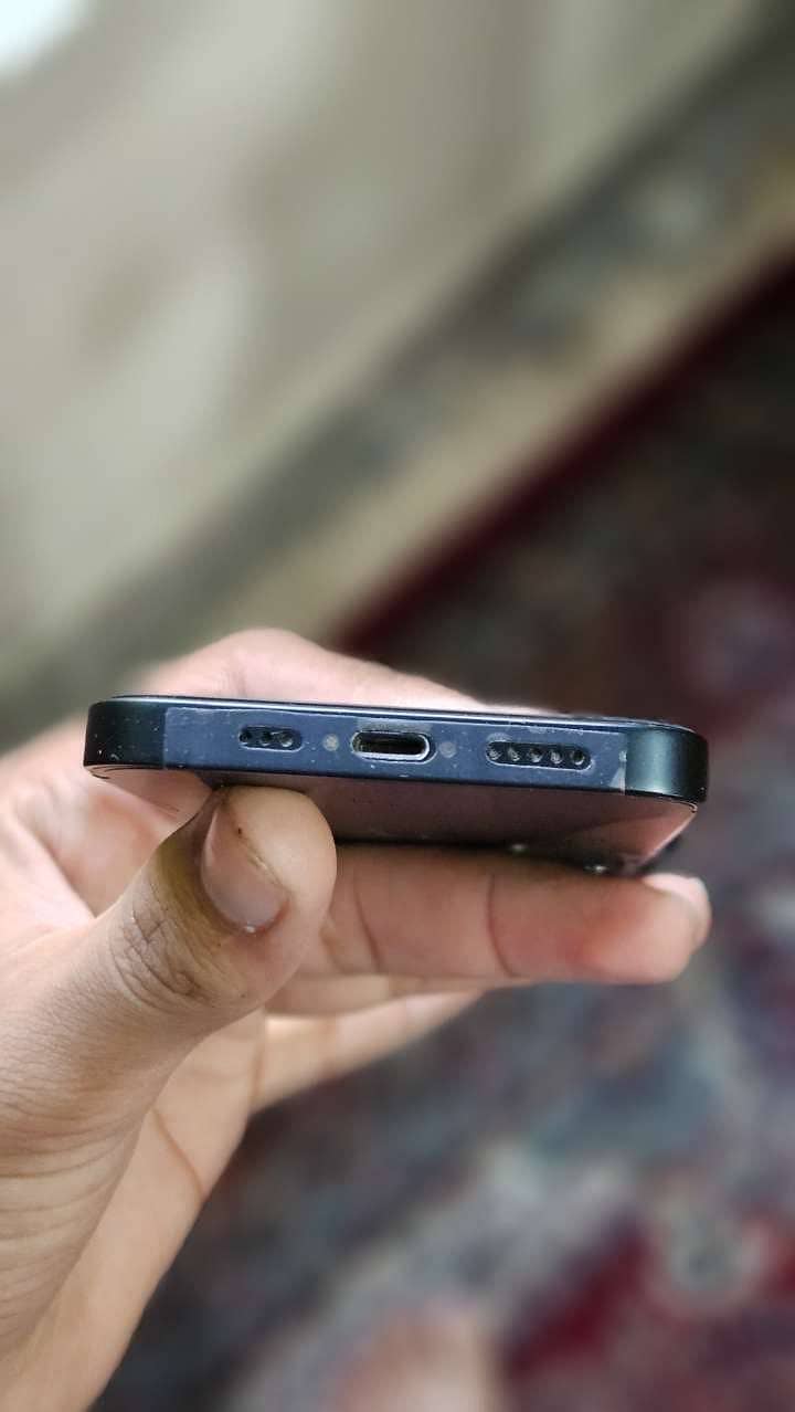 Apple iPhone 13 2