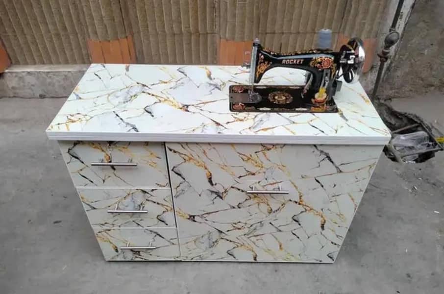 Sewing machine / Table / 9