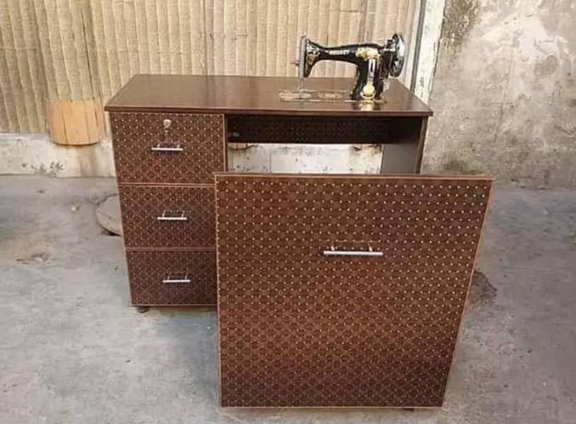 Sewing machine / Table / 14