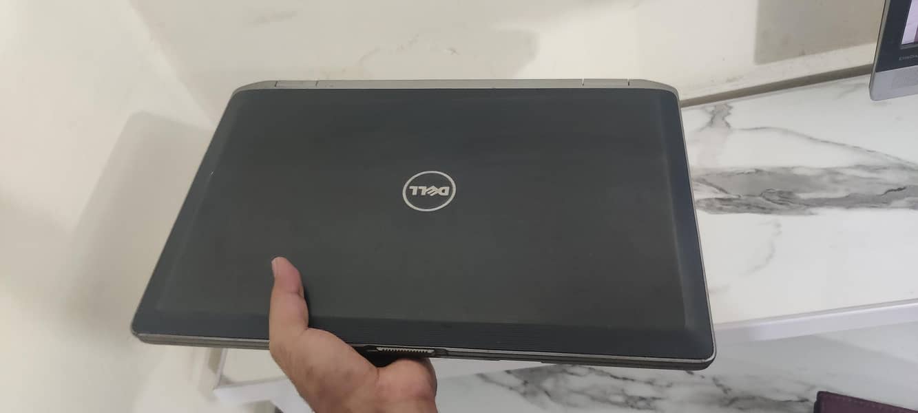 Dell Latitude E6520 4