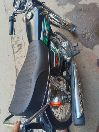 Honda 125 Total genuin with genuine milage 14700 KM