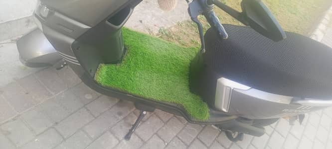 Revoo A12 graphene battery scooty